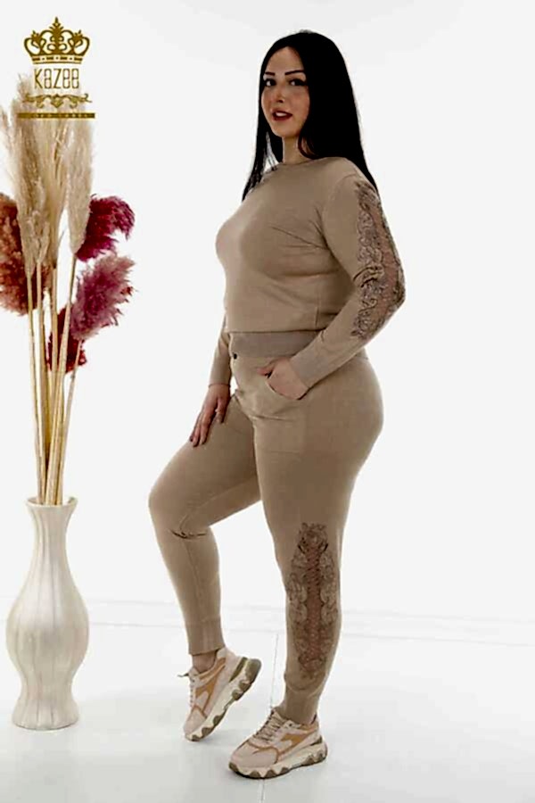 Reel Tekstil - Scuba ve İki İplikten Üretilen Eşofman Takım Taş İşlemeli Kadın Giyim Üreticisi - 16526 | Reel Tekstil