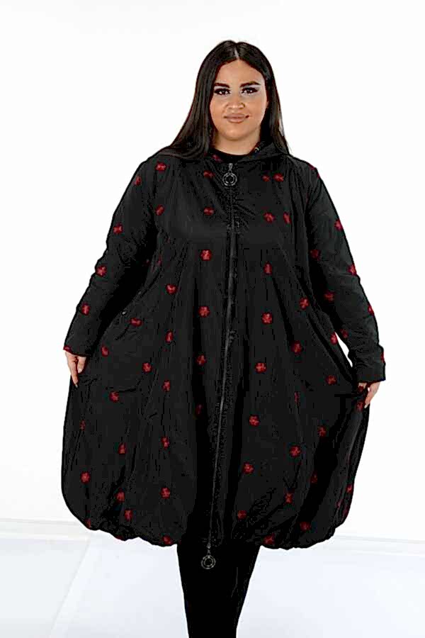 Reel Tekstil - Su Geçirmez Paraşüt Kumaş İle Üretilen Yağmurluk Nakışlı Taş İşlemeli Kapüşüonlu Kadın Giyim Üreticisi - 7574 | Reel Tekstil