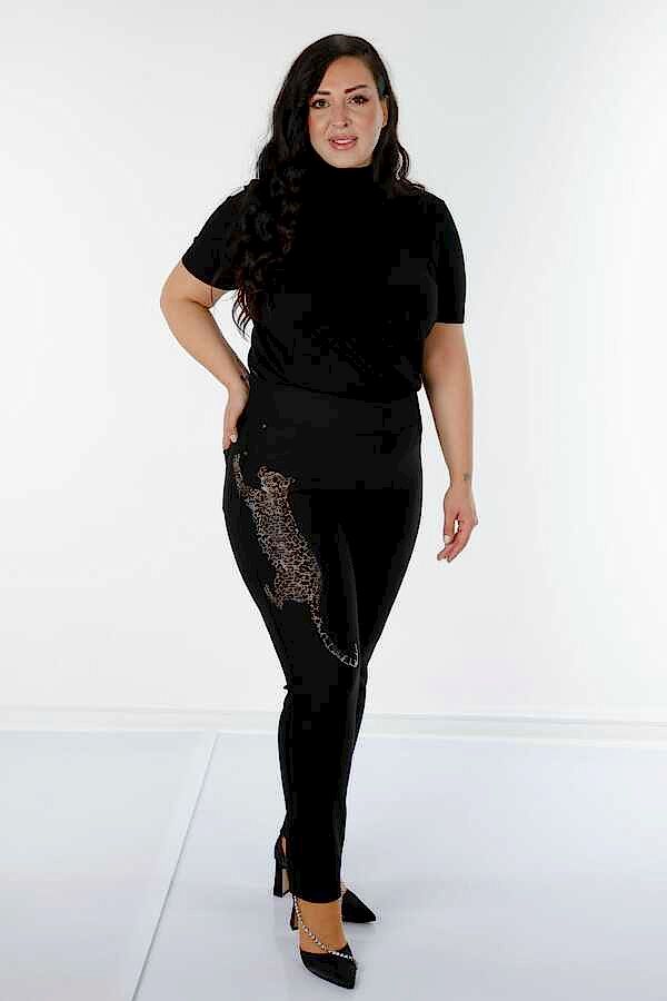 Reel Tekstil - Likralı Örme Kumaş İle Üretilen Tayt Pantolon Kaplan Desenli Taş İşlemeli Kadın Giyim Üreticisi - 3639 | Reel Tekstil