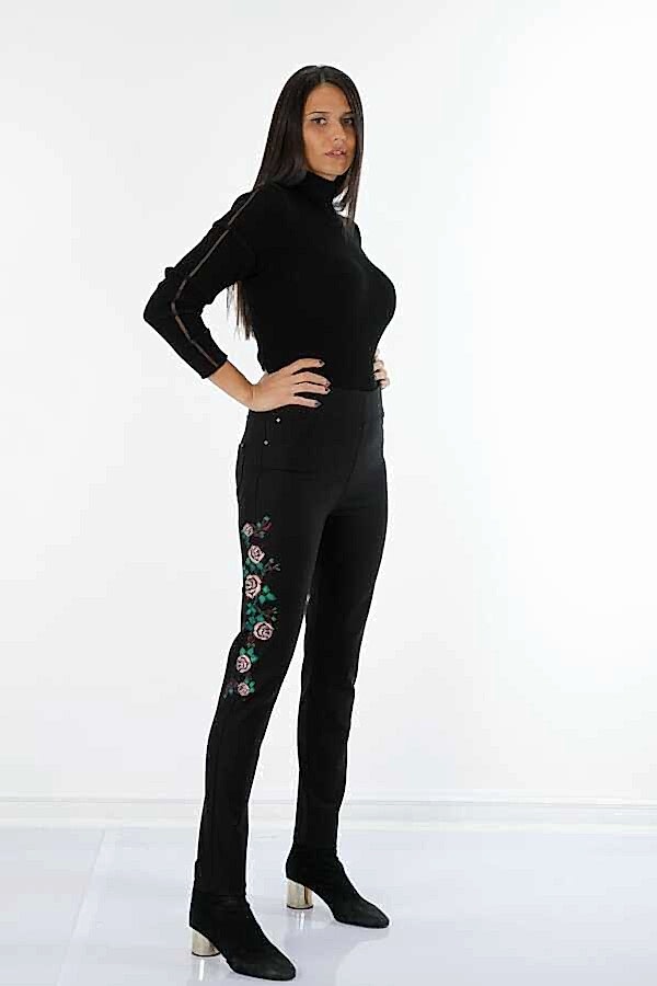 Reel Tekstil - Likralı Örme Kumaş İle Üretilen Tayt Pantolon Nakış İşlemeli Kadın Giyim Üreticisi - 3591 | Reel Tekstil